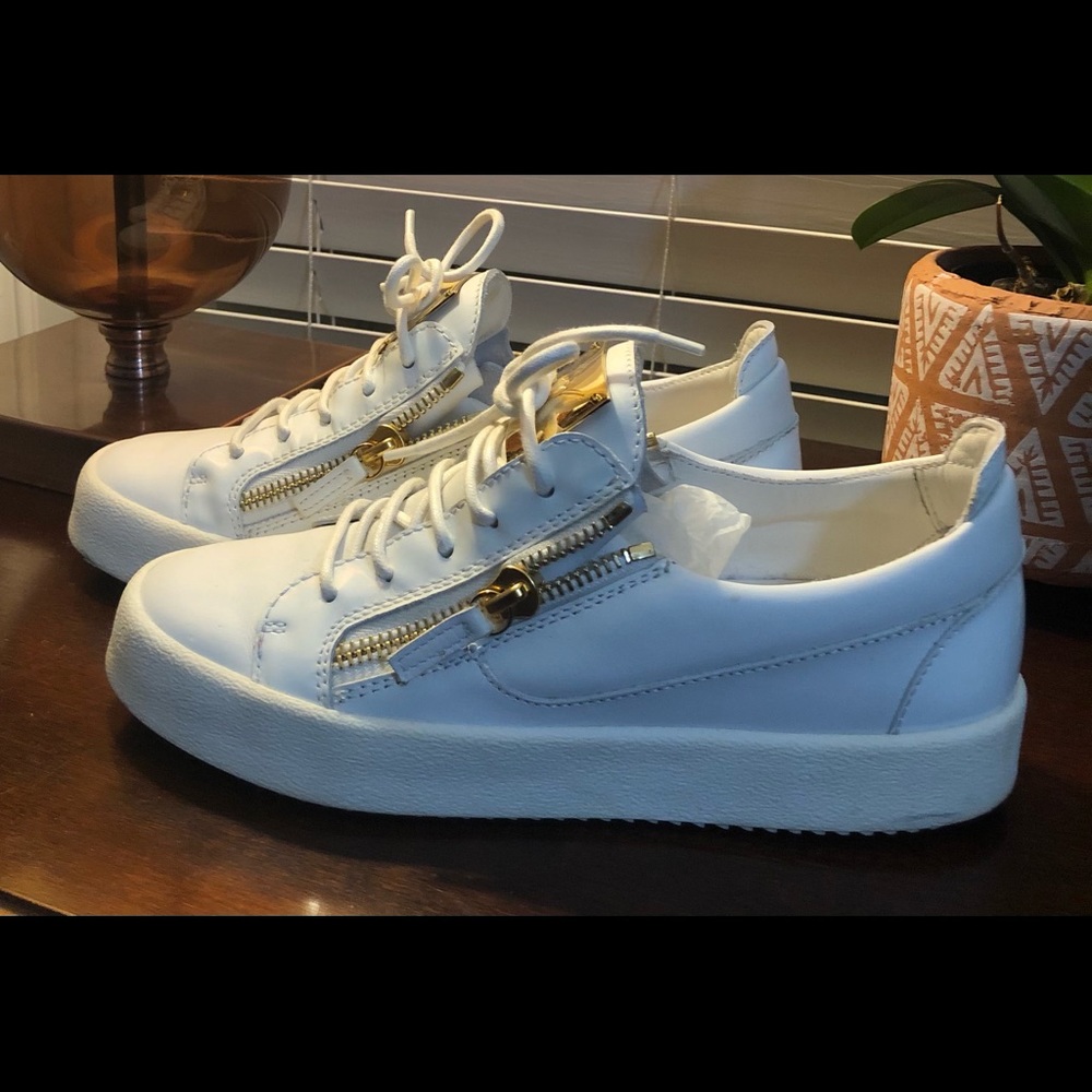 ❌❌❌White and Gold Women’s Giuseppe Zanotti Shoes❌❌❌ - Picture 2 of 10